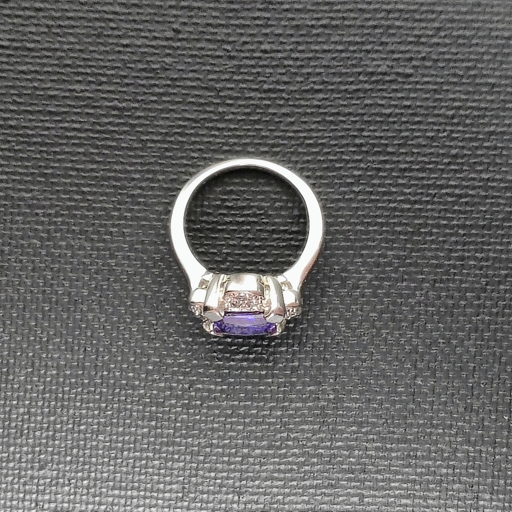 Source Unknown Silver Ring With Purple Gemstone - image 8